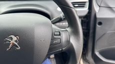 Peugeot 208 1.2 PureTech 82 Signature 5dr [Start Stop] Petrol Hatchback
